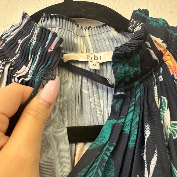 Tibi Gothic Edwardian Floral Print Long Sleeve Cropped Trapeze Blouse - Picture 5 of 9